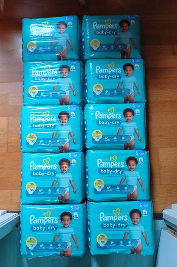 10 paquets de couches Pampers baby dry taille 5