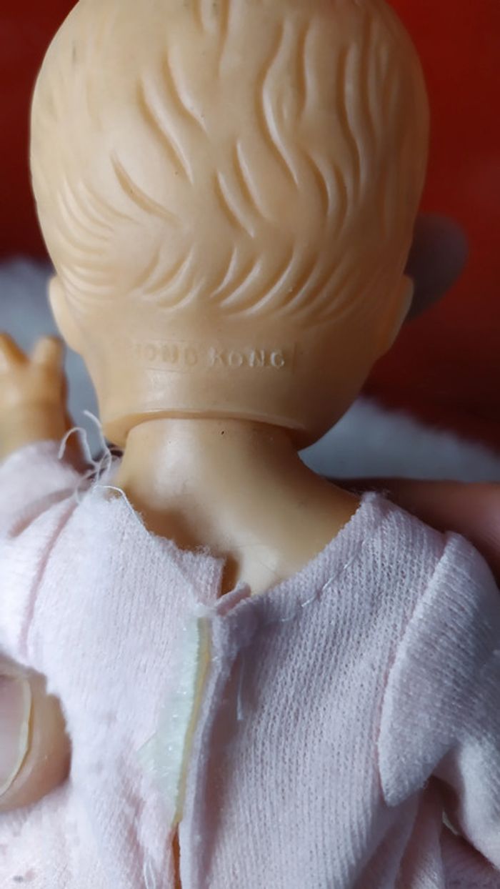 Adorable mini poupon en plastique - photo numéro 3