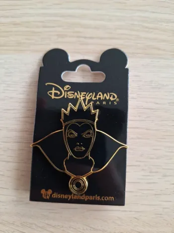 Pin's Reine-Mère de Blanche-Neige - Neuf