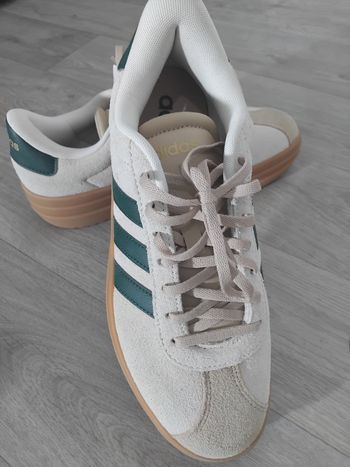 Basket addidas neuf