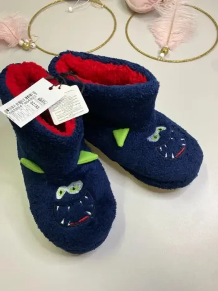 Chaussons chaud garçon (neuf) - Taille 32/33
