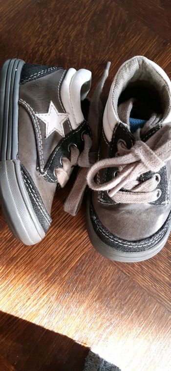 Chaussures taille 18 quasi neuve  tout cuir