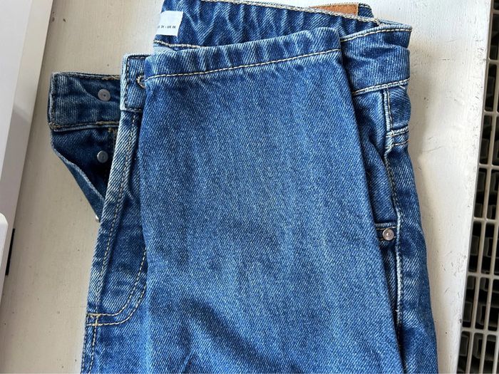 482 - jeans bleu foncé avec braguette à boutons et retaillé - photo numéro 9