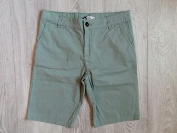 bermuda Cyrillus 
Taille 14 ans
Neuf juste lavé