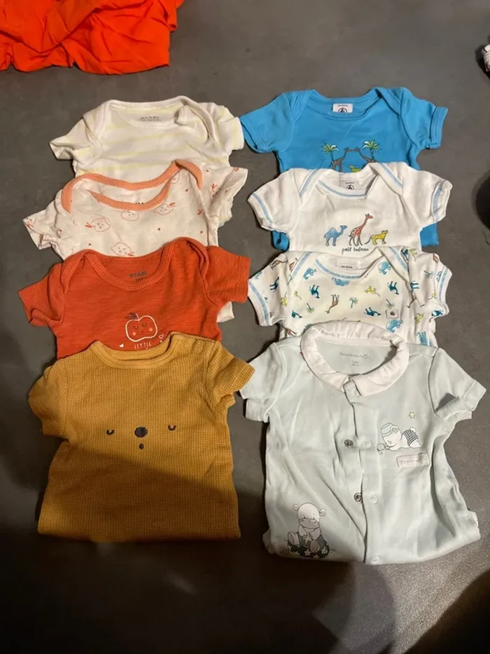 Lot 8 bodies 3 mois
