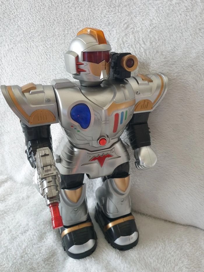 Robot feng yen avec télécommande - photo numéro 4