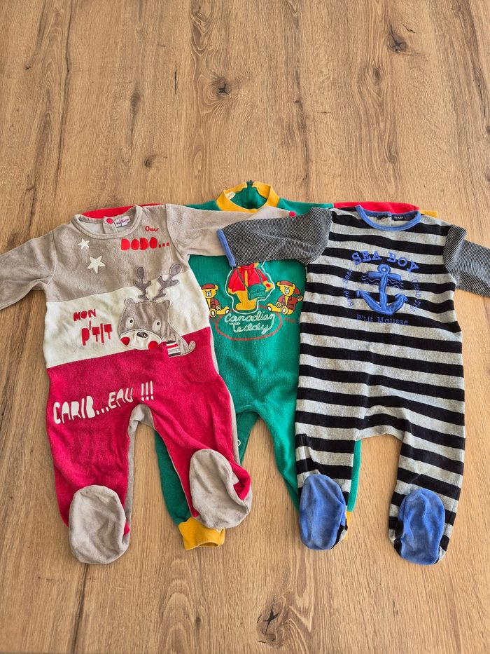 Lot de 3 grenouillères en velours garçon 12 mois dont 1 de Noël - photo numéro 2