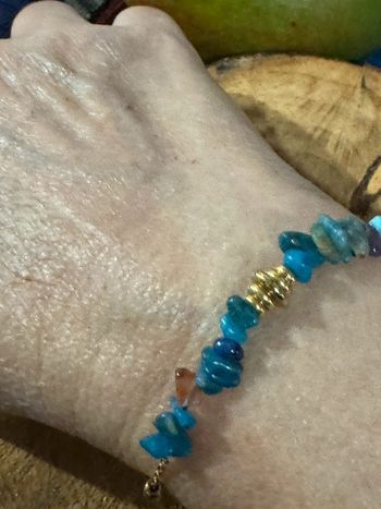 Bracelet réglable grigri acier inoxydable or pierres tons de bleu