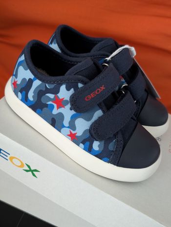 Baskets en toile garçon. Taille 23. Neuf. Geox