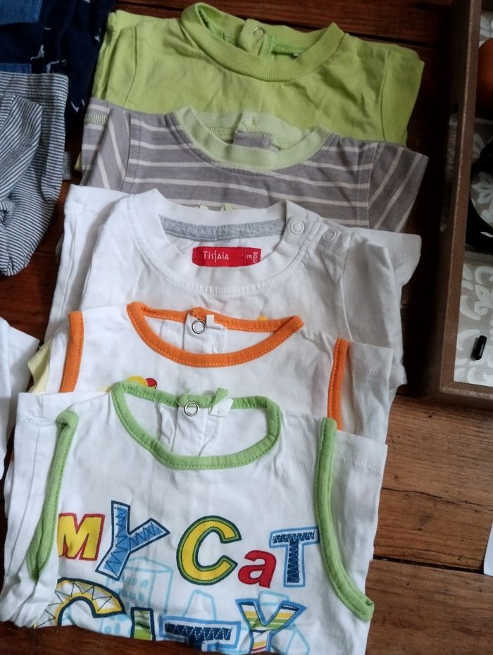 2 polos, 5 tee-shirts manches courtes,  2 tee-shirts avec pressions à l'arrière - photo numéro 3