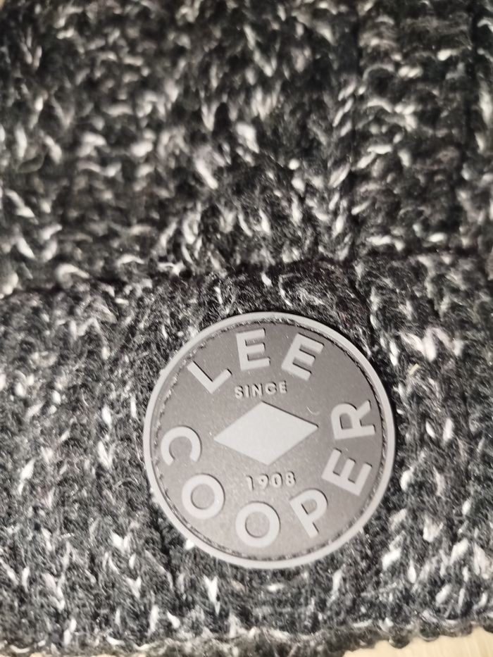 Bonnet avec pompon - photo numéro 4