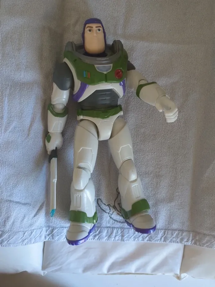 Grande figurine buzz l'éclair sabre lumineux - photo numéro 3