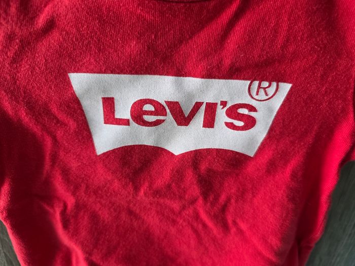 T-Shirt rouge à longues manches Levi's - photo numéro 2
