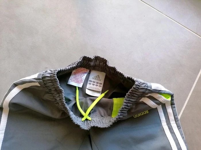 NEUF Short Adidas 4 ans - photo numéro 3
