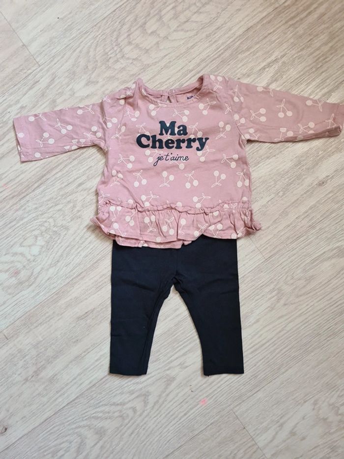 Ensemble t shirt manches longues et legging 3 mois