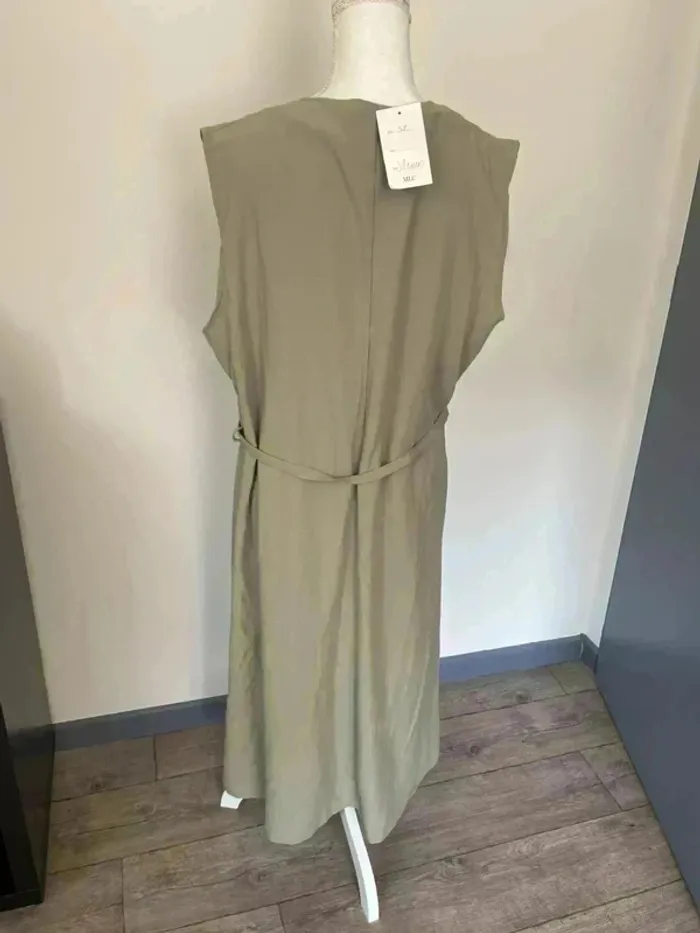 Robe kaki taille 52 Neuve avec étiquette - photo numéro 3