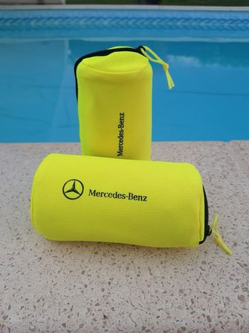 2 gilets jaune Mercedes neuf