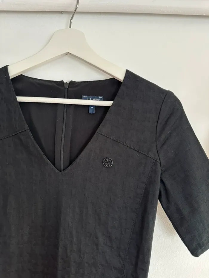 Robe Armani noire taille 34 - photo numéro 2