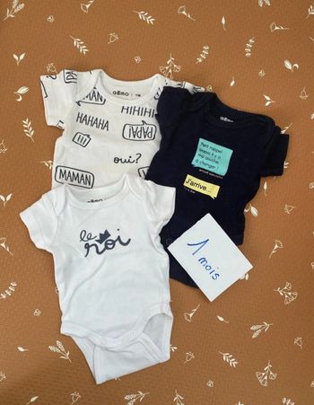 Lot body manches courtes 1 mois