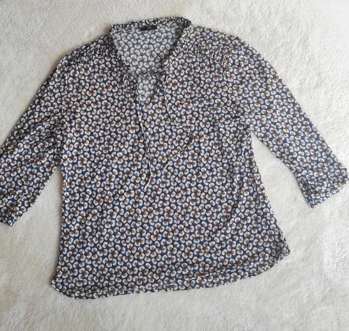 Blouse 3/4 Riu T5 bleu marine avec petite fleur blanche et jaune