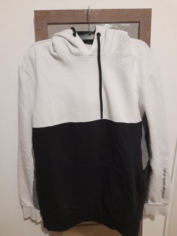 Sweat à capuche taille M C&A