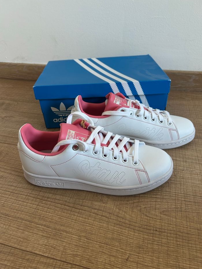 Baskets blanches et roses neuves Adidas Stan Smith pointure 38 - photo numéro 3