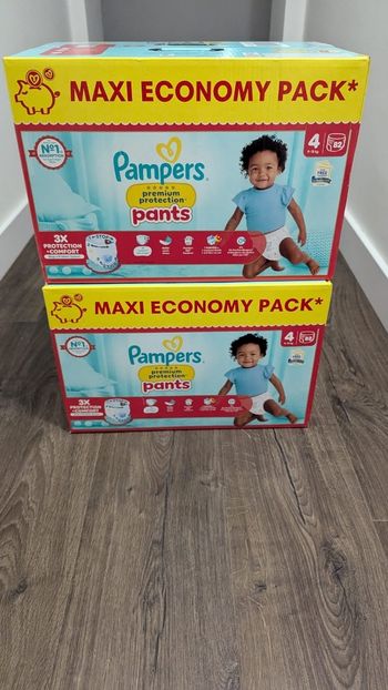 Lot de 2 cartons Pampers premium pants taille 4
