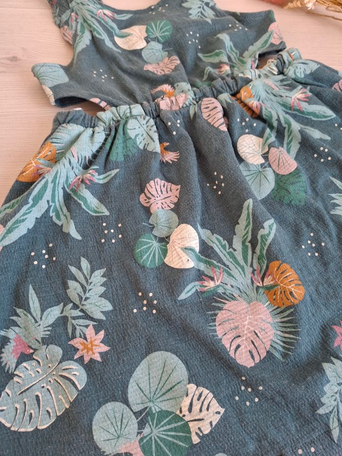 Robe fille tropicale verte Kiabi 5 ans - photo numéro 2
