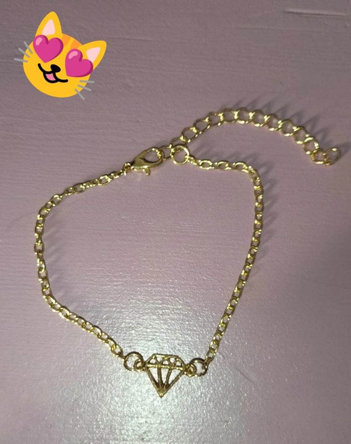 Bracelet doré breloque forme diamant