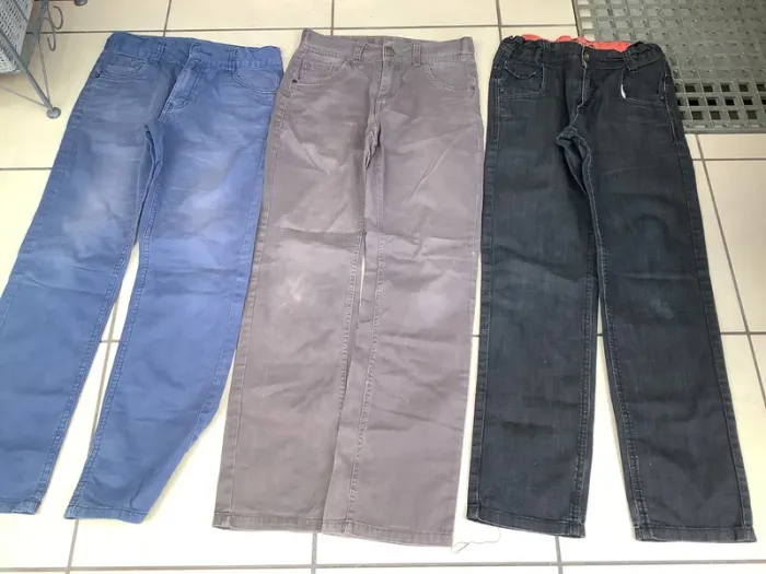3 beau jeans taille ajustable très bon état