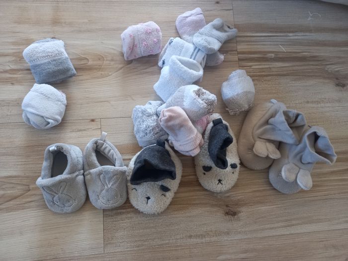 Lot chaussons + chaussettes