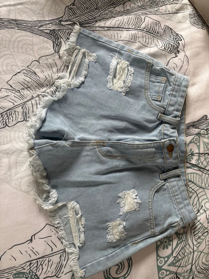 Mini short en jeans troué Shein - photo numéro 2