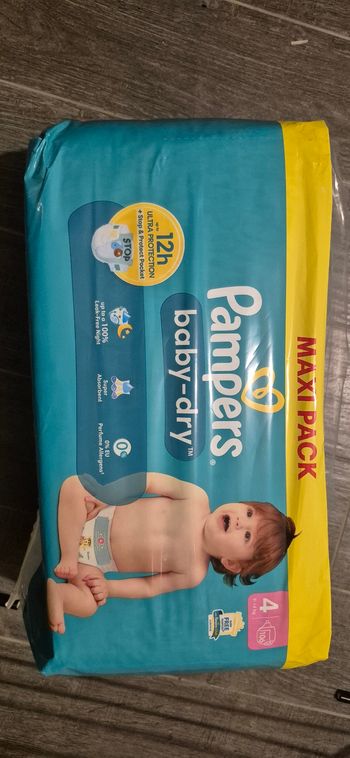 Couches  Pampers  Taille  4 