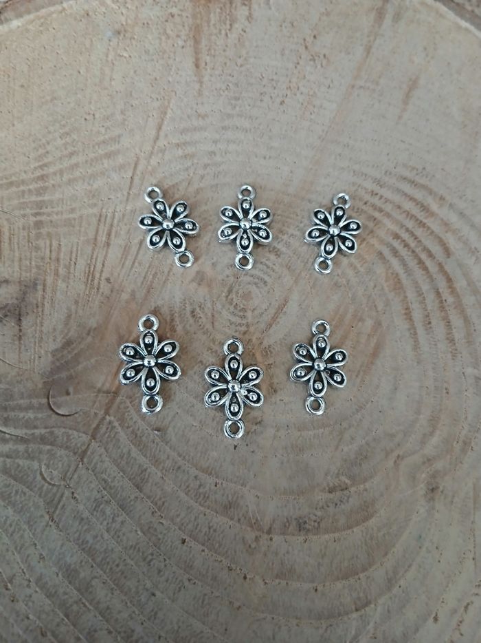 Lot de 22 connecteurs breloques fleurs