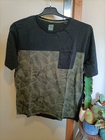 Tshirt blanc motif feuilles kaki