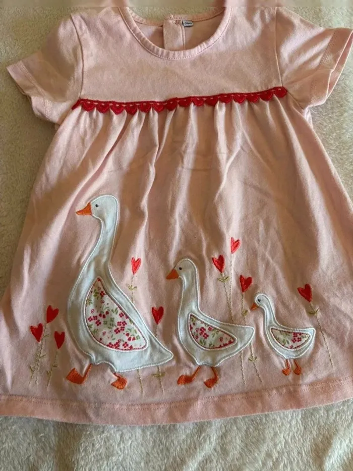 Robe rose bébé 18 mois avec jolis motifs oies et cœurs - photo numéro 3