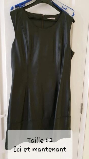 Belle robe en simili 42