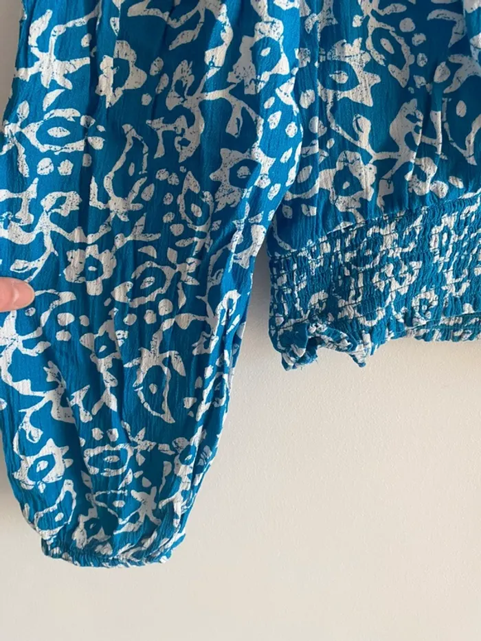 Blouse courte en cache cœur kiabi bleu et blanc - photo numéro 4