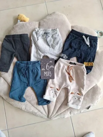 Lot de 5 pantalons taille 6 mois