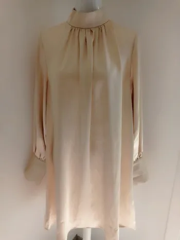 Magnifique robe effet soie satinée beau col haut beige champagne neuf avec étiquette T.M H&M