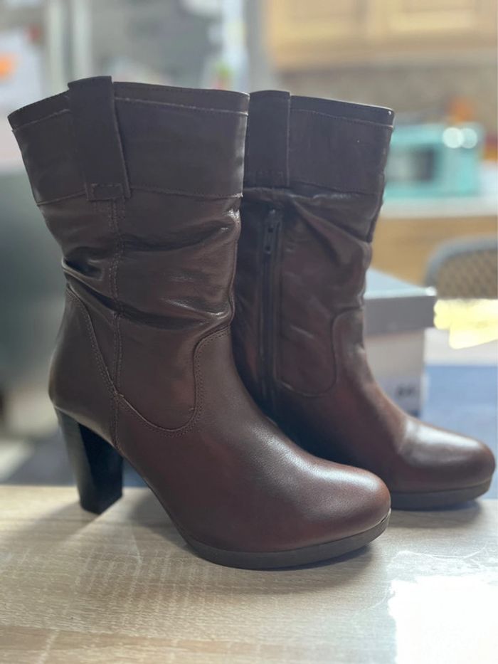 Bottes neuve pointure 37 - photo numéro 2