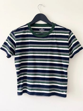 T-shirt court/cropped Hollister rayé rétro bleu/vert/blanc