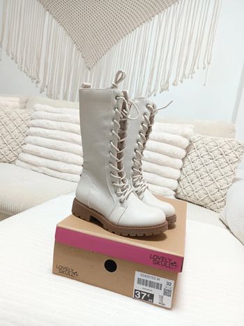Jolie paire de bottes avec zip beige pointure 32 neuves avec étiquettes 🏷