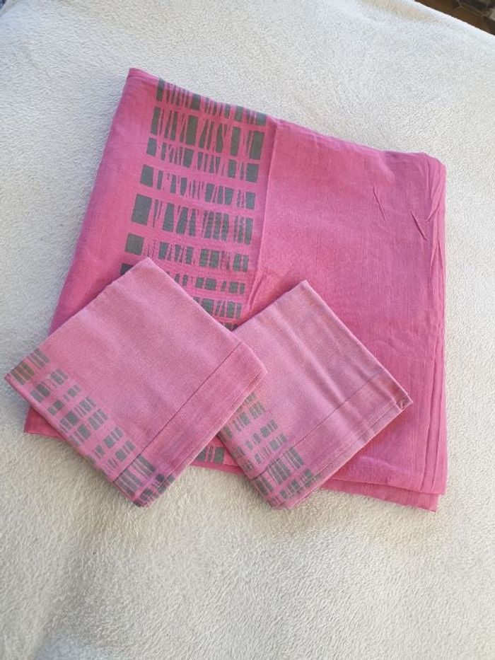 Parure de drap rose et gris