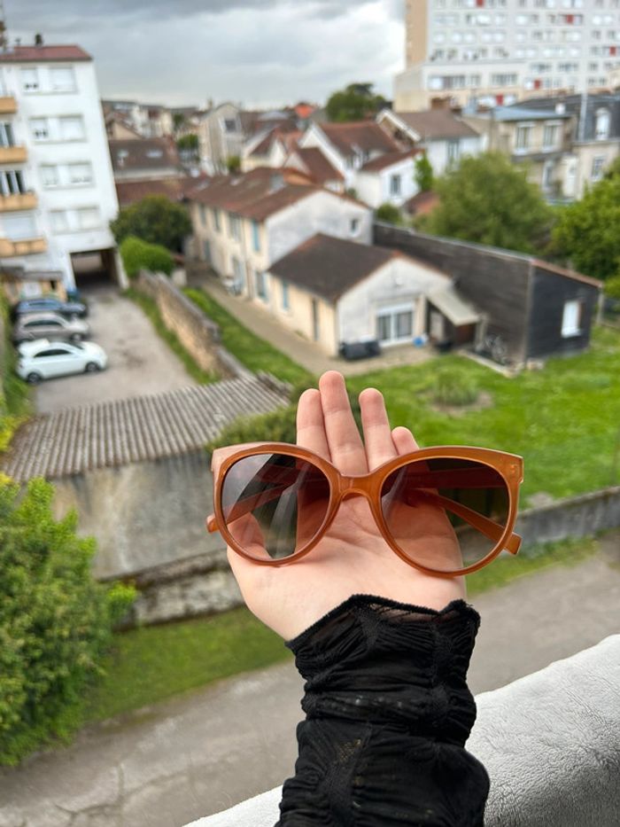Lunette de soleil marron clair
