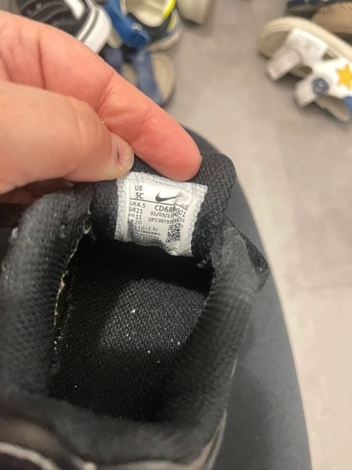 Basket garçon Nike taille 21 - photo numéro 3