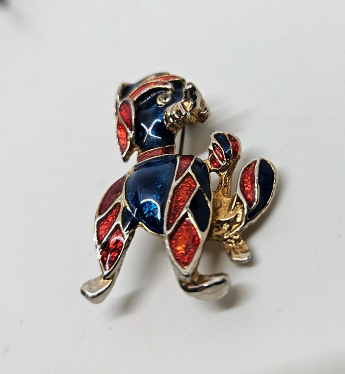Broche.
Chien. - photo numéro 3