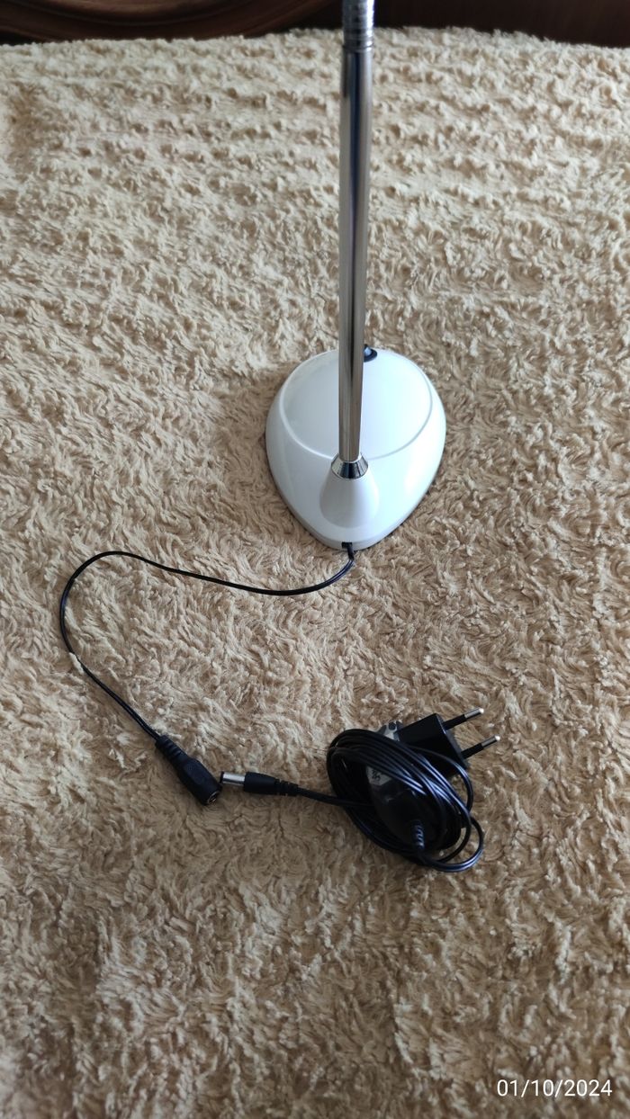 Lampe LED de bureau articulée - photo numéro 5