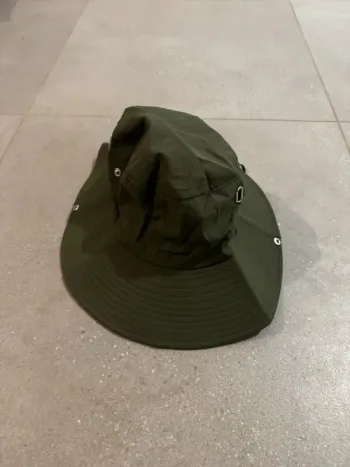 Chapeau kaki taille unique, très bon état