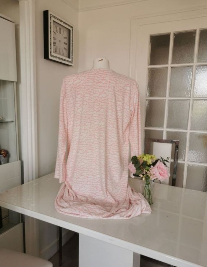 🩷🤍Jolie Chemise De Nuit Touché Très Doux 🩷🤍 - photo numéro 3